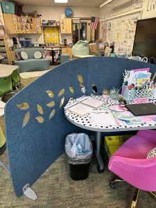 classroom desk with pink chair and room divider classroom furniture